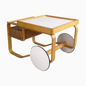 Carrello da tè moderno in legno e vimini 900 attribuito ad Alvar Aalto per Artek, anni '70