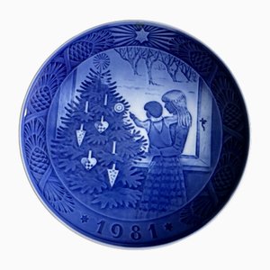 Christmas Plate the Christmas Tree from Royal Copenhagen, Denmark, 1981