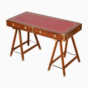 Italienischer Militärkampagne Schreibtisch aus Holz & Messing mit roter Lederplatte, 1960er