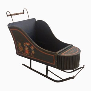 Schwarzer Vintage Holzschlitten