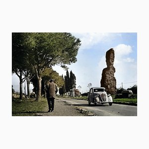 Erich Andres, Fiat Topolino sulla Via Appia Antica, vicino Roma, anni '50, Fotografia