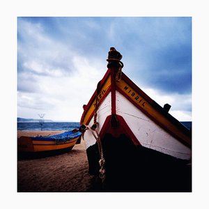 Leonore Ander, Bateau de Pêcheur sur la Plage de Nazaré au Portugal, 1981, Photographie