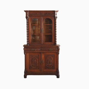 Gründerzeit-Vitrine im Neorenaissance-Stil