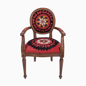 Bohemian Suzani Embroidery Armlehnstuhl im Stil von Bergere