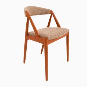 Sedia modello 31 in teak in tessuto bouclé naturale di Kai Kristiansen per Schou Andersen, anni '60