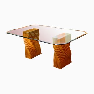 Mesa de comedor de pedestal Mid-Century moderna grande de vidrio y bambú de McGuire, años 70