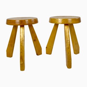 Taburetes de pino Sandoz atribuidos a Charlotte Perriand para Les Arcs, Francia, años 60. Juego de 2