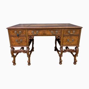 Bureau Style Queen Anne en Ronce de Noyer, 1910