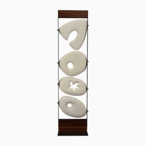 Escultura abstracta de piedra Piccolo Totem 03 de Alberto Cabiddu, Italia, 1999