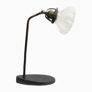 Französische Art Deco Schreibtischlampe aus Gusseisen & Milchglas, 1930er