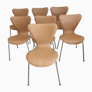 Sedie da pranzo impilabili Mid-Century nello stile di Fritz Hansen, set di 7