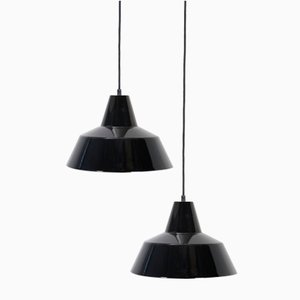 Industrielle Schwarze Emaille Hängelampen von Louis Poulsen, 1960er, 2er Set