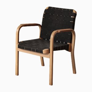 Butaca modelo 45 escandinava moderna de abedul y tejido de lino atribuida a Alvar Aalto para Artek, años 70