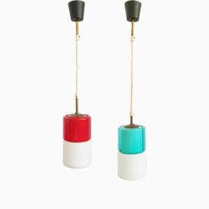 Hängelampen aus Messing & Weiß, Azurblau & Rotem Glas, 1950er, 2er Set