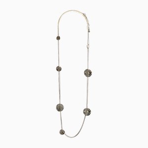 Collar de hilo con monedas de plata de Chanel