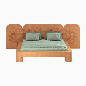 Sally Wood Bett mit Intarsien Kopfteil aus Reclaimed Oak von Fred&Juul
