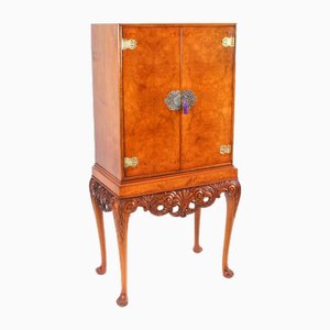 Mobile bar antico in legno di noce e cristalleria, 1930, set di 8