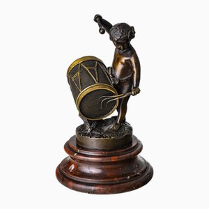Kleine Skulptur eines trommelnden Kindes, Ende 19. Jh., Bronze