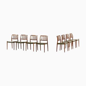 Niels O. Møller zugeschriebene Esszimmerstühle aus Palisander & Grünem Leder, 1970er, 8 . Set