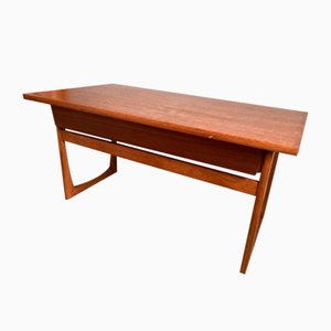 Mesa de centro de teca modificada con cubiertos de Viners of Sheffield. Juego de 44