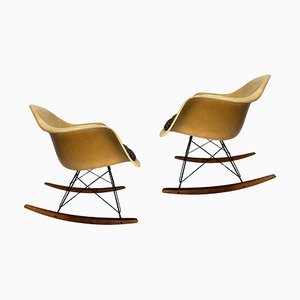 Rocker a conchiglia in fibra di vetro attribuiti a Eames per Herman Miller, anni '60, set di 2