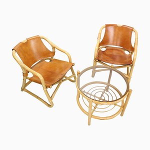 Mesa y sillones Manilla daneses modernos de bambú y cuero de silla de montar, años 60. Juego de 3