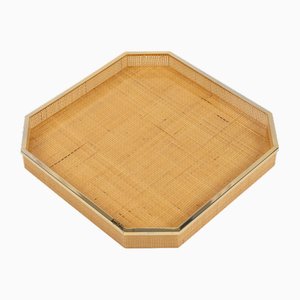 Bandeja de servicio de vidrio acrílico, mimbre y baño de oro al estilo de Christian Dior, Italia, años 70