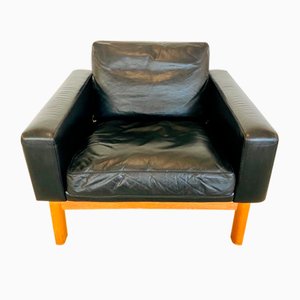 Sillón Club Mid-Century de cuero y roble de Poul M. Volther, años 60