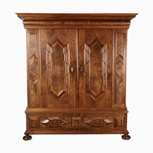 Renaissance Schrank aus Nussholz, Ende 17. Jh., 1700er
