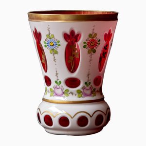 Biedermeier in vetro trasparente bianco con motivo floreale e dorato, lenti profonde e vaso rosso dorato, fine XIX secolo