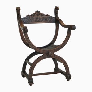 Curule oder Dagobert Armlehnstuhl aus Nussholz, Italien, 1910er