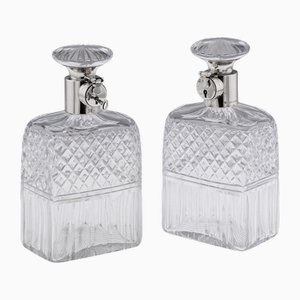 Antike englische Karaffen mit Verschluss aus Silber & geschliffenem Glas, 1925, 2 . Set