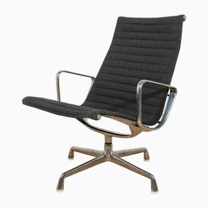 Poltrona EA124 di Charles & Ray Eames per Herman Miller, anni '80