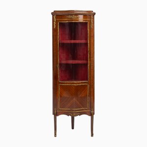 Französische Eckvitrine im Louis XV Stil mit gewölbtem Glas, 1950
