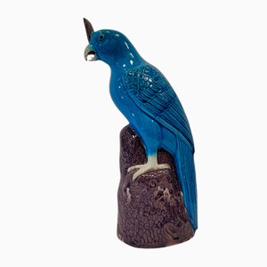 Papageienskulptur aus emailliertem Porzellan, China, 20. Jh.