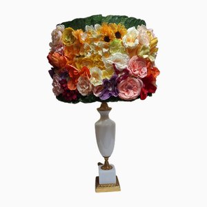 Lampada da tavolo vintage in cristallo bianco opalino con accessori in bronzo dorato di Sevres e lussureggiante paralume fatto a mano di Lamplove, anni '70