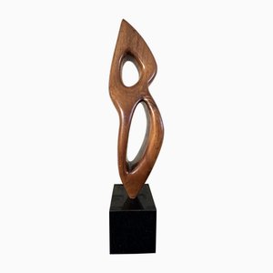 Escultura grande de forma libre, años 60, madera sobre base de mármol