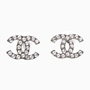 Aretes Maxi CC de metal plateado oscuro de Chanel, 2005. Juego de 2