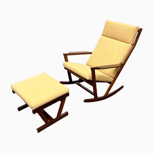 Sedia a dondolo Mid-Century con poggiapiedi di Poul Volther per Frem Røjle, Danimarca, anni '60, set di 2