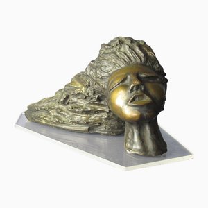 Kopfskulptur aus Bronzeguss einer Frau mit langem Haar, 20. Jh.