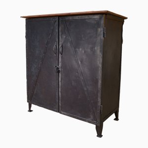 Buffet aus vernietetem Metall, 1940er
