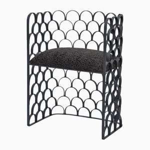 Skulpturaler Arcature Hocker aus Schmiedeeisen & Astrachanwolle von Atelier Cabanel