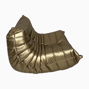 Poltrona Togo dorata di Michel Ducaroy per Ligne Roset