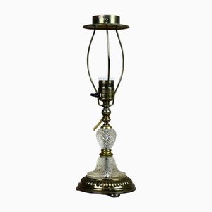 Lámpara de mesa de latón y cristal tallado, Suecia, años 10