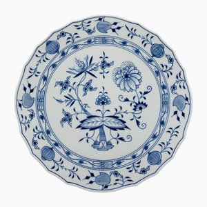 20th Century Sword Mark Onion Pattern 1st Choice Serving Plate Tableware Cake Plate from Meissen Porcelain