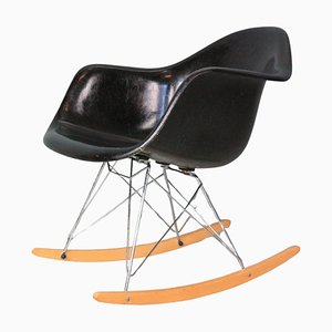Sedia a dondolo RAR nera di Charles & Ray Eames per Herman Miller, 1977