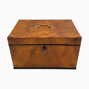 Cassettiera Biedermeier impiallacciata in noce e ottone, 1820