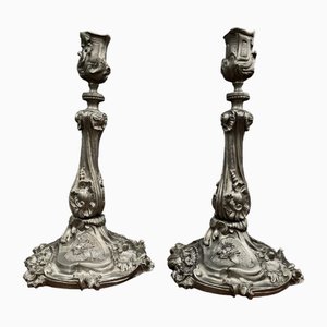 Candeleros estilo Luis Xv de bronce plateado, siglo XIX. Juego de 2