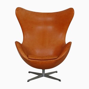 Egg Chair aus cognacfarbenem patiniertem Leder von Arne Jacobsen, 1960er
