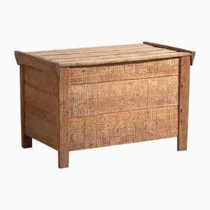 Cajonera antigua tallada, 1920